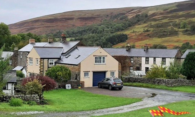 Slaggyford Apartment | The Boat House, Spacious Village Apartment