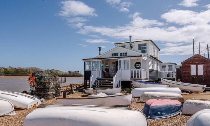 Felixstowe House | The Boathouse in Felixstowe Ferry - Stunning Waterfront Property