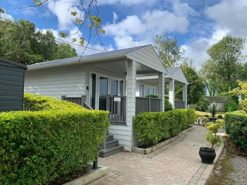 Enniskillen House | The Boatyard Glamping Lodges-Fairline Lodge