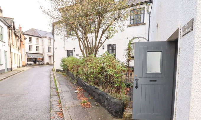 Chagford Cottage | THE BOOT ROOM, pet friendly, character holiday cottage in Chagford