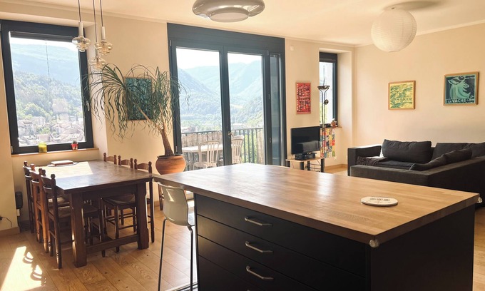 Saint-Claude Apartment | The Boulevard Bellevue balcony