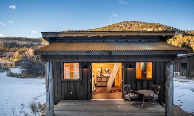 Zion National Park East Entrance Cabin | The Boundary Cabin 7