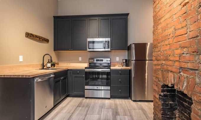 Highlands Apartment | The Bourbon King - Walk to everything! Cozy! Chic!