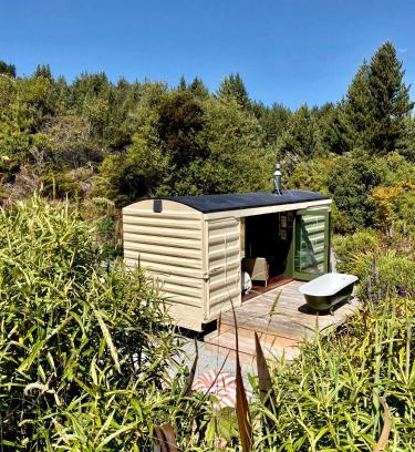 Closeburn Villa | The Box Car with Outdoor Private Bath