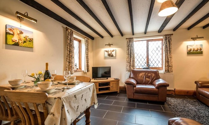 Llanteg House | The Brambles - 2 bedroom Cottage - Llanteg