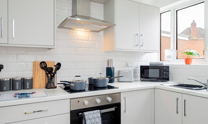 Bloxwich House | The Brays House for families, contractors and professionals, Birmingham