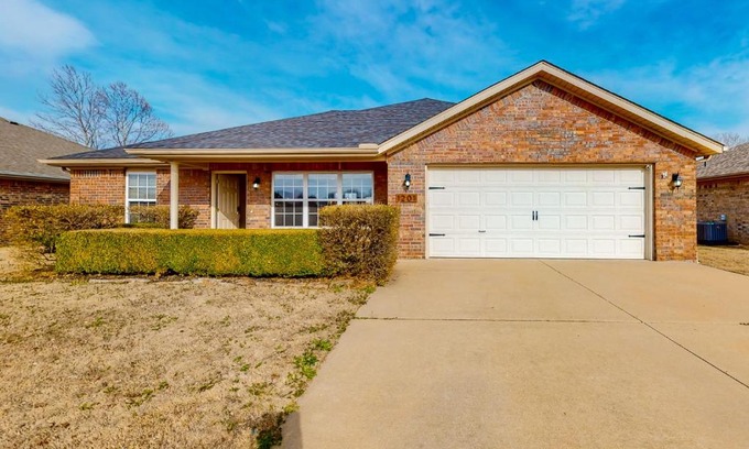 Bentonville House | The Brick Beauty on Cabriolet
