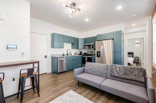 Downtown Columbus Apartment | The Broad Cozy Affordable Luxury in Downtown