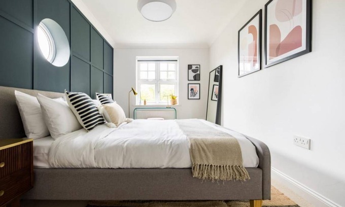 Herne Hill Apartment | The Brockwell Park Escape - Bright 2BDR Flat with Parking
