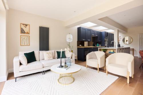 Brondesbury Park Apartment | The Brondesbury Park - Sparkling 3BDR Flat with Garden