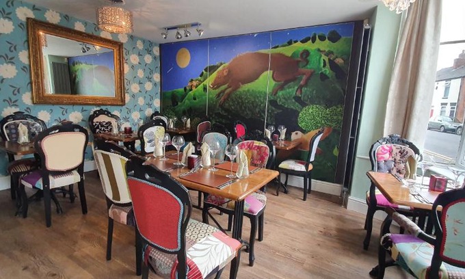 Lincoln Hotel | The Bronze Pig