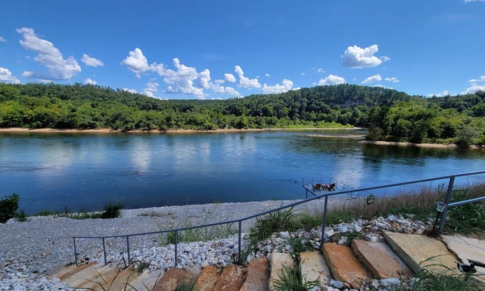 Calico Rock House | The Brown - Cabin 1 - Amazing White River frontage views!