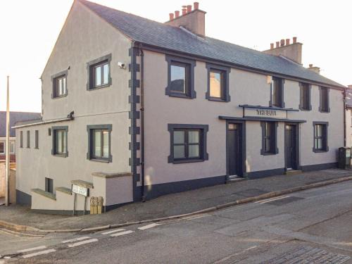 Deiniolen House | The Bull Inn
