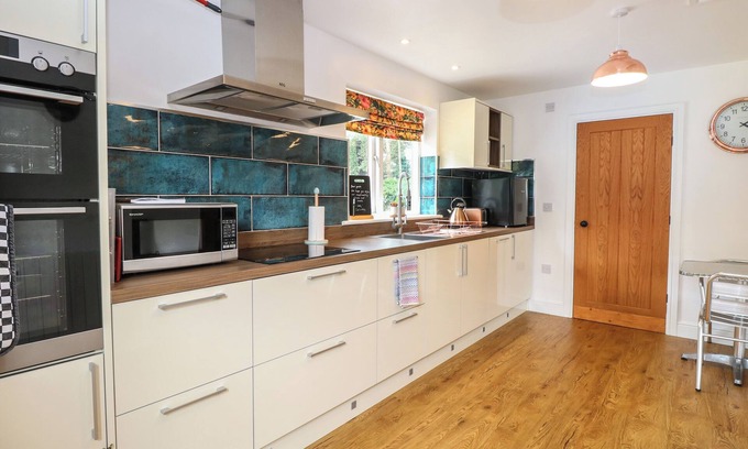 Norwich Cottage | The Bull Pen