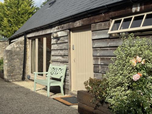Lechlade House | The Bullpen Cotswolds Farm Stay With Pool