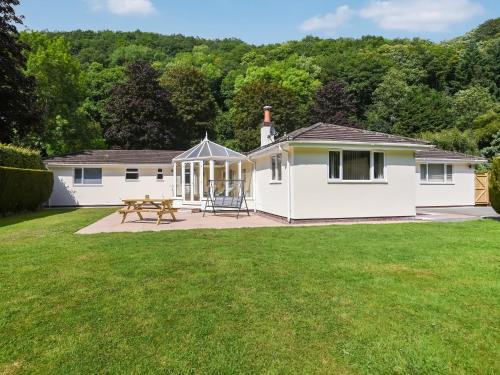 Kingswood House | The Bungalow