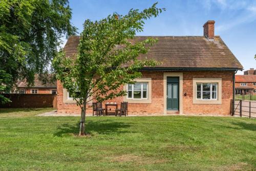 Lincoln House | The Bungalow