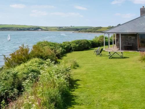 St Ishmaels House | The Bungalow