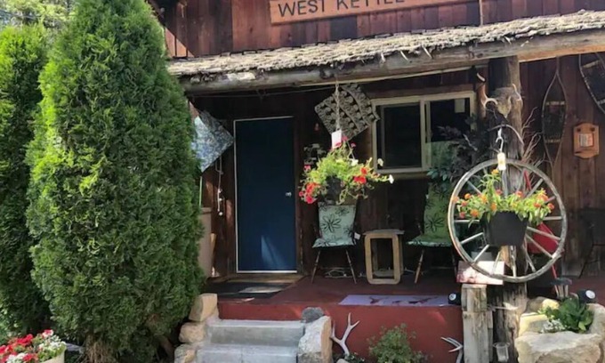 Beaverdell Cabin | The Bunk House