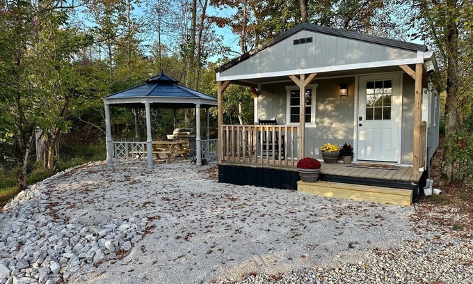 Apple Grove Apartment | The Bunkhouse