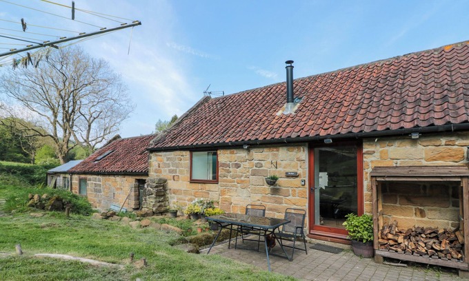 Carlton-in-Cleveland Cottage | THE BYRE, pet friendly, with open fire in Stokesley