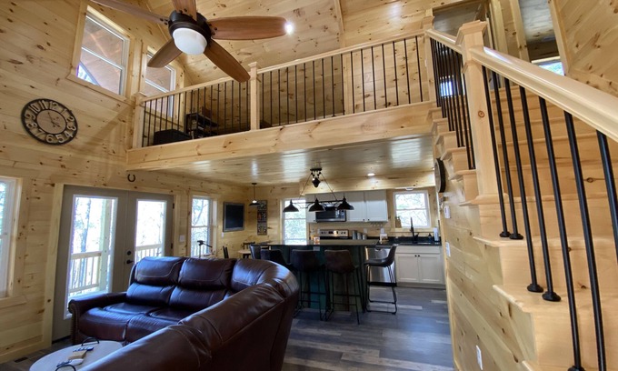 Logan Cabin | The Cabin at Lapp's Lodging