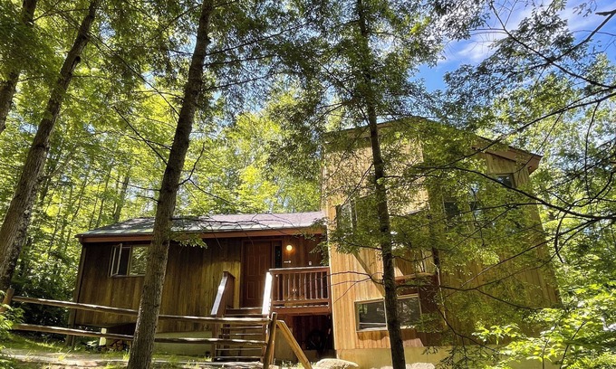 North Conway House | The Cabin at Crown Ridge, Nestled in the White Mountains of New Hampshire