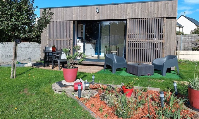 Saint-Malo Cabin | The cabin at the bottom of the garden - 5 minutes walk from the beach