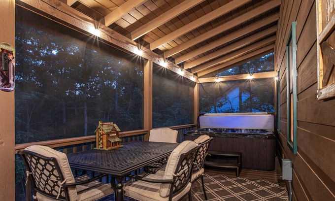 Blairsville Cabin | The Cabin Kingdom | Hot tub | Fire Pit