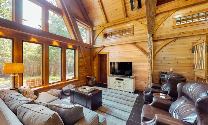 Franklin House | The Cabin on 32 wooded acres - tranquil new-build with sauna & forested views