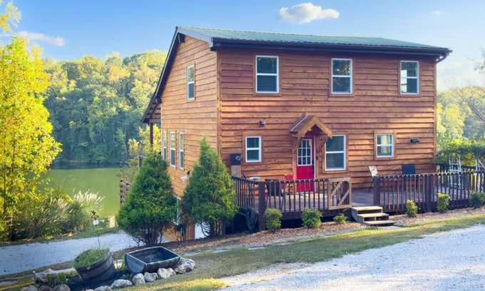Rockwood House | The Cabin on Eagle's Nest Cove of Watts Bar Lake