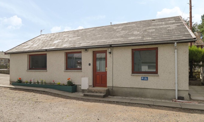 Boat of Garten Cottage | THE CAIRN, pet friendly, character holiday cottage in Boat Of Garten
