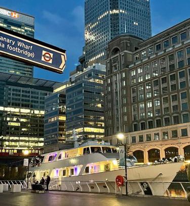 Canary Wharf Boat Rental | The Canary Yacht