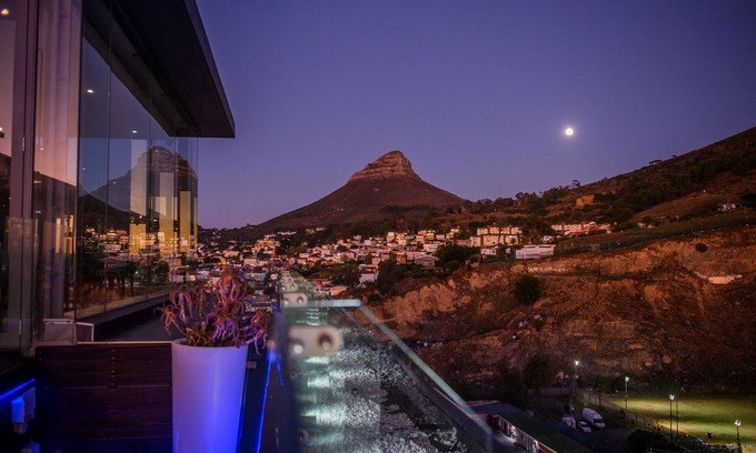 Cape Town City Centre Hotel | The Capital Mirage Hotel