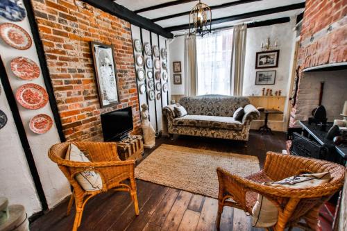 Old Town Hastings House | The Captains Cottage (Old Town)