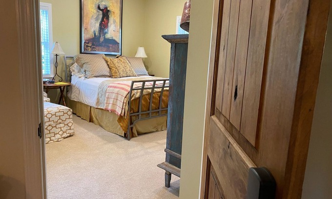 Aiken Bed & Breakfast | The Cardinal Room