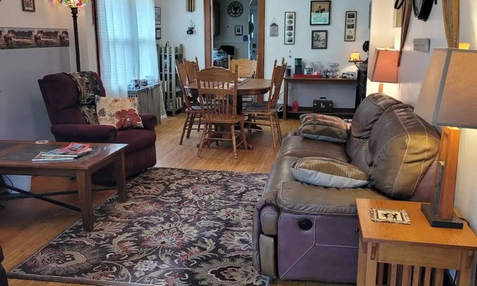 Big Horn Cabin | The Carefree Cabin is a 3 bedroom, 1 bath house on a dead end road near a creek