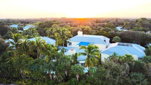 Vero Beach Hotel | The Caribbean Court Boutique Hotel