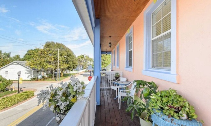 Stuart Hotel | THE CARIBBEAN SUITE AT OLD COLORADO INN