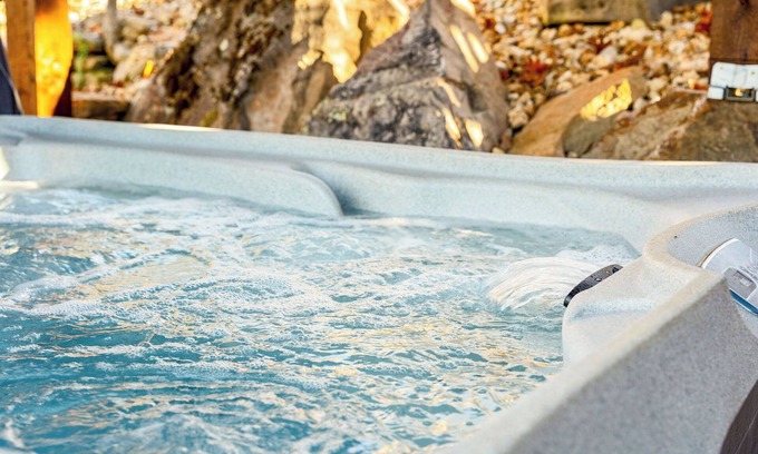 Branson Apartment | THE CARRIAGE HOUSE - Private Hot Tub and Fire Pit