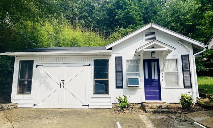 Hot Springs Cottage | The Carriage House - Downtown & Nat’l Park Stay