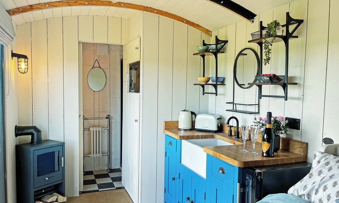 Alfreton Cottage | The Carriage - UK48947