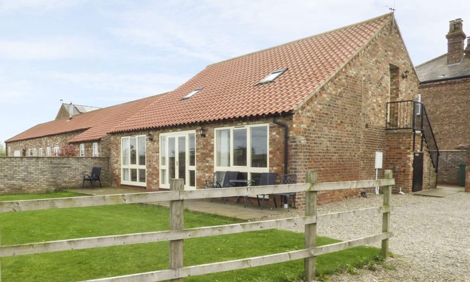 Low Catton Cottage | THE CART SHED, pet friendly, with a garden in York