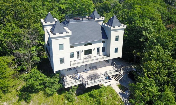 Shelby House | The Castle | 6 Bed, 5 Bath