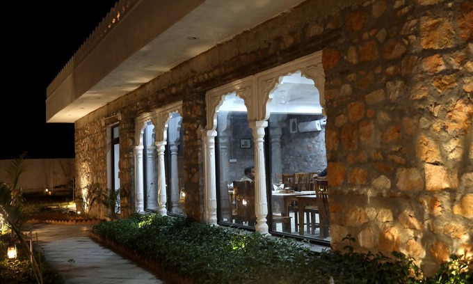 Sawai Madhopur Hotel | The Castle Crown Hem Vilas Resort