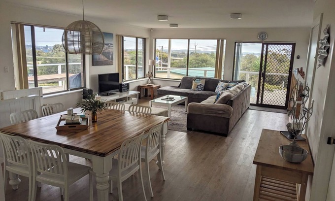 Goolwa Beach House | *THE CASTLE* Family & Pet Friendly