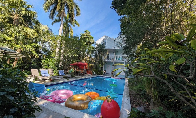 White Street Gallery District House | The Cathouse, an Old Town tropical poolside oasis with huge, heated pool