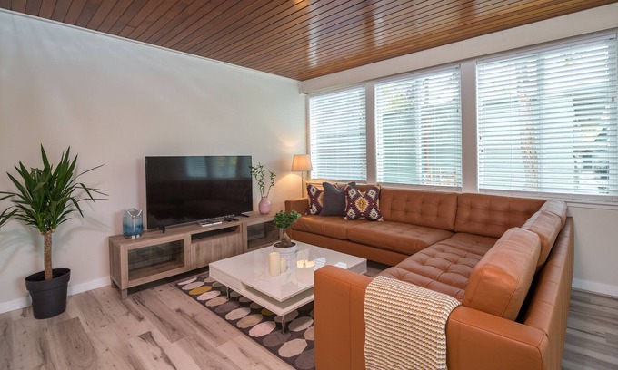 South Central House | The Cedar #4 - 3 Bed 1 and 1/2 Bath Executive townhouse!