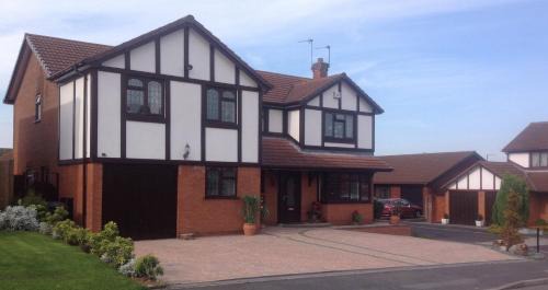 Nuneaton Bed & Breakfast | The Cedars House B&B
