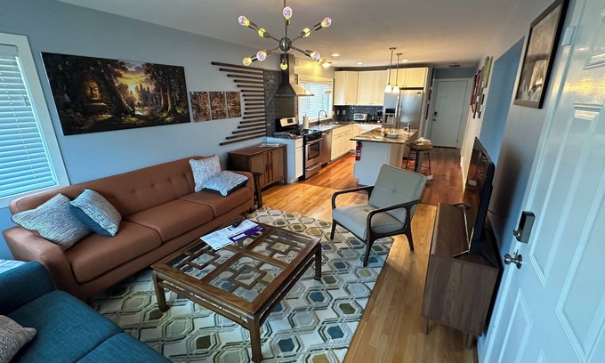 Northeast Minneapolis Arts District Condo | The Celadon Art Loft & Gallery - Unique 2 BR, 1 Bath in the Arts District